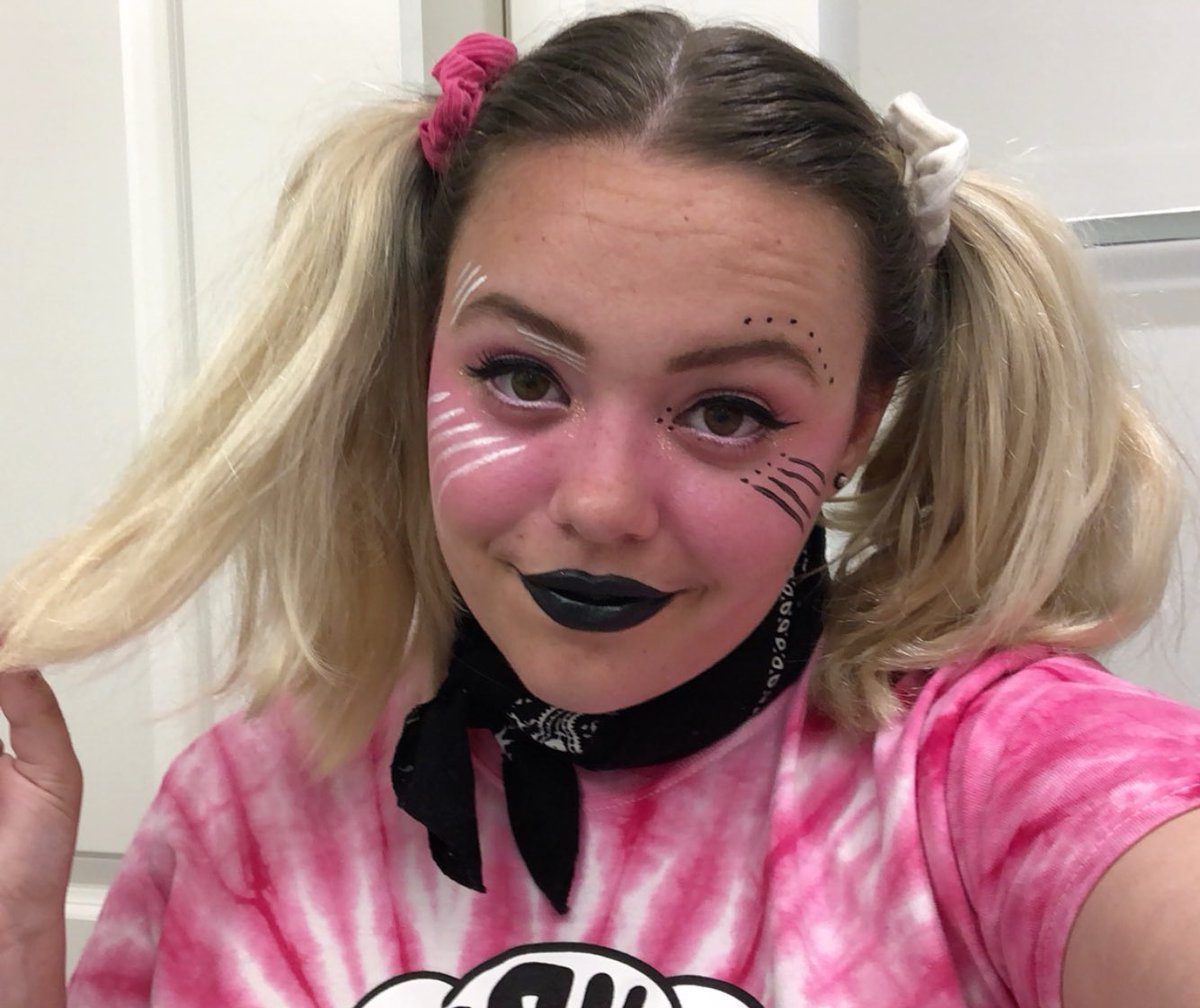 bomiijin's tweet photo. it's the last week of the apocalypse in #smoshsummergames!! but who do you think is gonna win it all?? i'm really rooting for #mushroomclout because my boy @LaserCorn needs to prove that #thestreakisreal ๐๐
#toxicitea #ssg #ssgiveaway https://t.co/1vAhWF8nJP