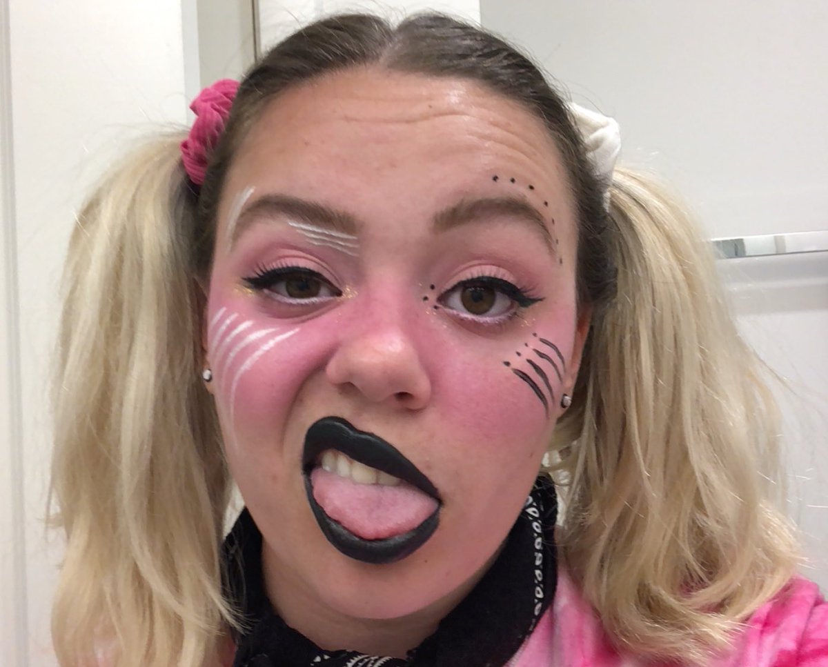 bomiijin's tweet photo. it's the last week of the apocalypse in #smoshsummergames!! but who do you think is gonna win it all?? i'm really rooting for #mushroomclout because my boy @LaserCorn needs to prove that #thestreakisreal ๐๐
#toxicitea #ssg #ssgiveaway https://t.co/1vAhWF8nJP