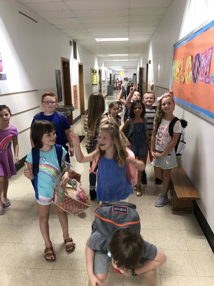 MrsBarton3rdGr's tweet photo. Our first day was a success!! #wesclinwarriors https://t.co/zjoUi4ddp6