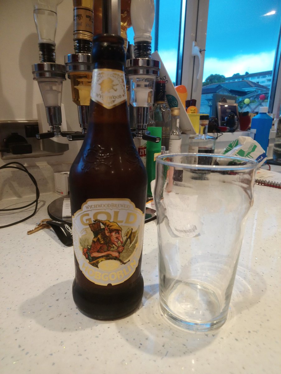 biker_Ian's tweet photo. Bike night aborted due to inclemency.
Hence. #mypints https://t.co/ppmn2XjjCP