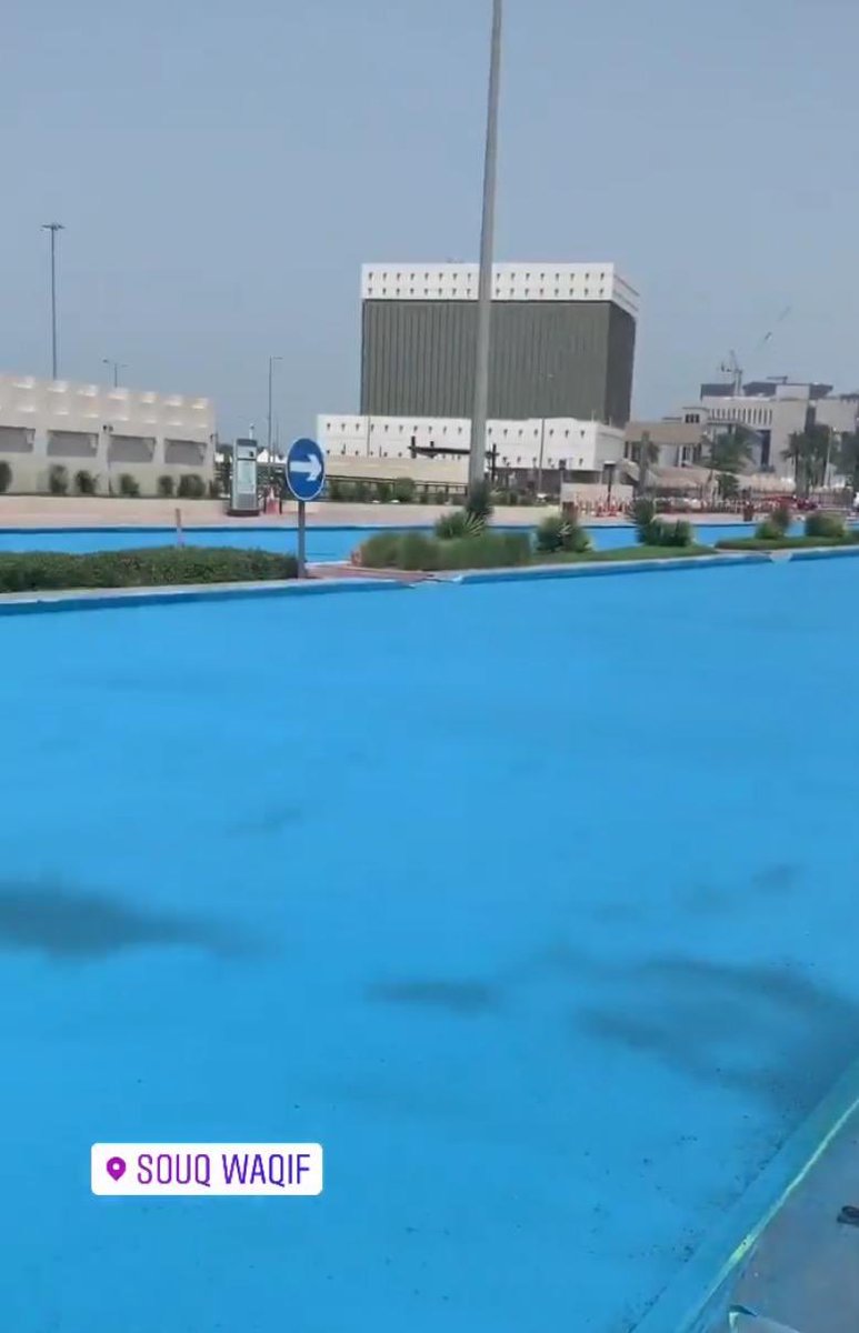 NadeebQa's tweet image. الشارع الأزرق هو مشروع تجريبي لـ #أشغال مع شركة يابانية بهدف تخفيف حرارة الاسفلت بنحو 15 إلى 20 درجة مئوية
#نديب_قطر