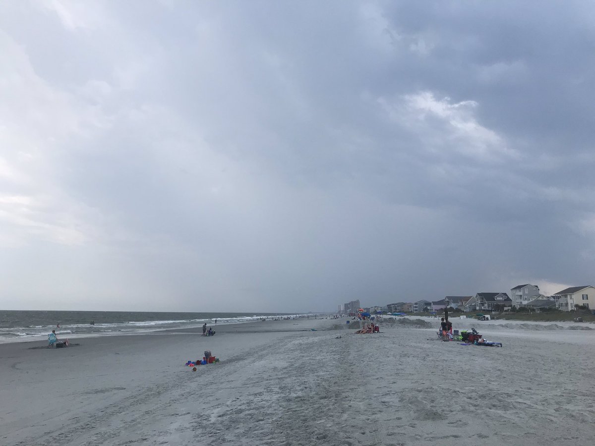 AndrewWMBF's tweet photo. Showers and storms continue to form to the south here in Surfside. #scwx #SurfsideSc @wmbfnews @jamiearnoldWMBF https://t.co/Mee1RLoAQq