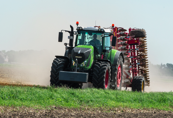UIResearchPark's tweet photo. TechMix at @AGCOcorp Acceleration Center will feature AGCO's Fendt 900. Join engineers, scientists, and entrepreneurs at this event organized by @CHCEDC tomorrow, August 15, from 5 to 7pm. For more information, visit https://t.co/vhnmvRm9Sk. #agtech #farmtech #techmix #UIRP https://t.co/MhEKR71uEX