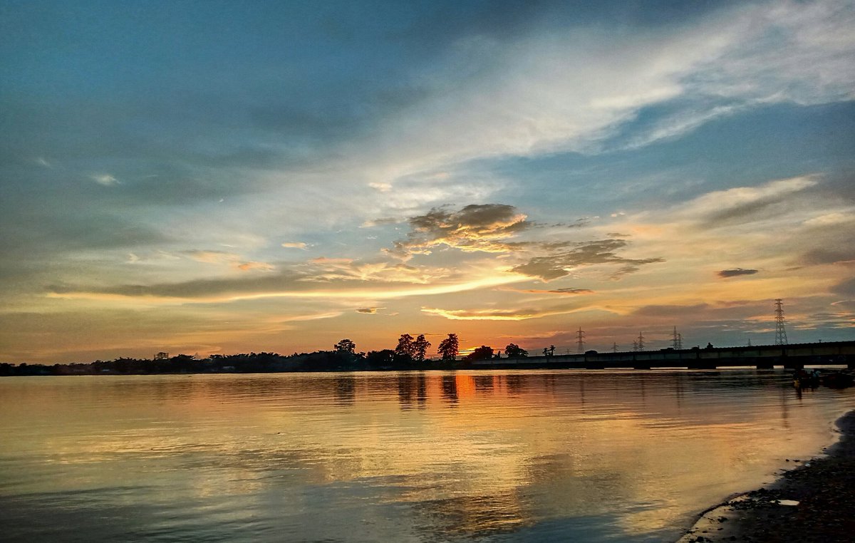 amitbarman520's tweet photo. Sunsets are proof that no matter what happens, every day can end beautifully..
.
#northeastindia #nature #naturelovers #sunset #sunset_time #sunsetlovers #earth_pic #sky #evening_sky https://t.co/BcG4i9qkJW