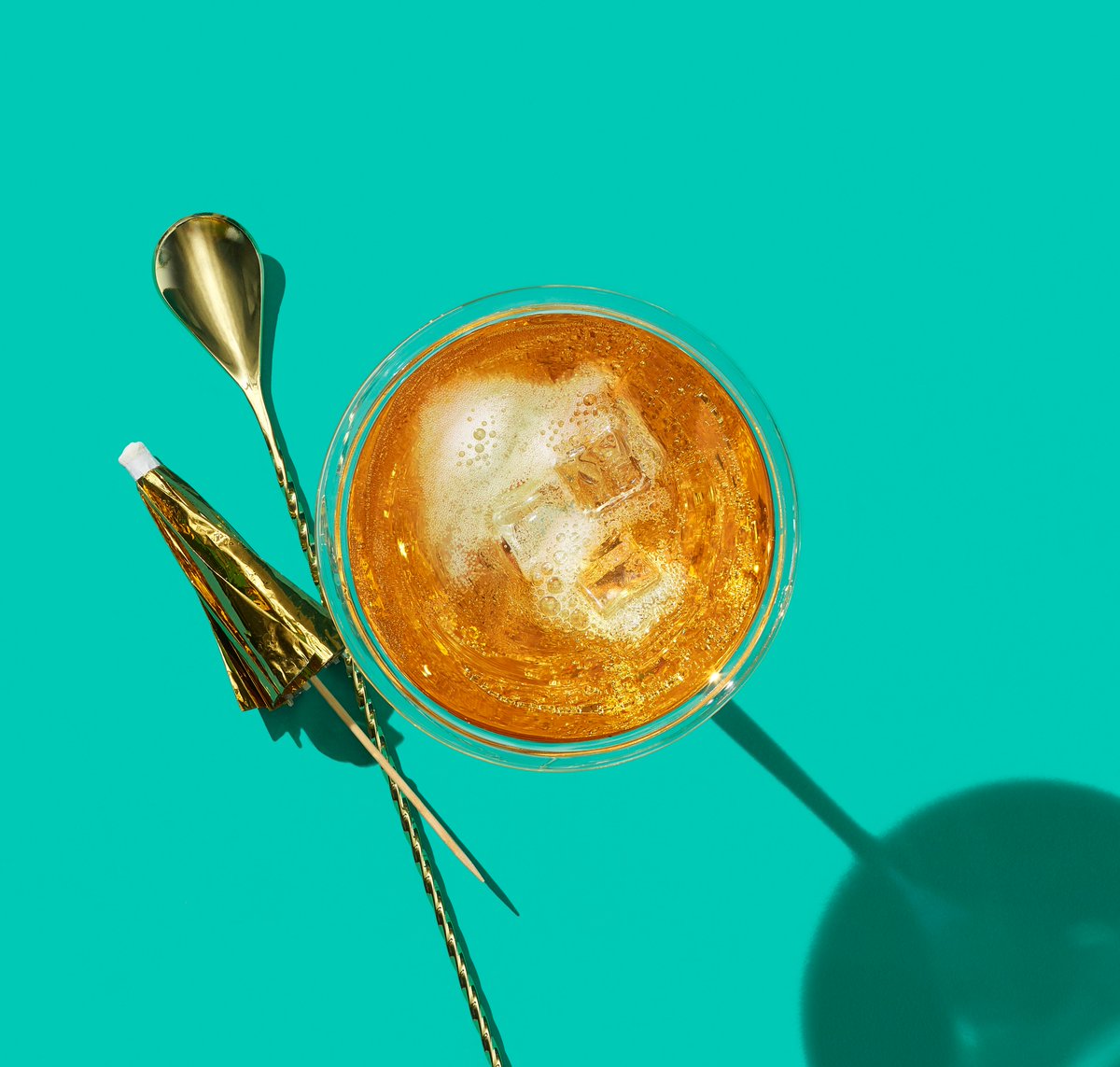 Zopa's tweet photo. The clue's in the name - happy hour! Our research shows that going for a couple of cocktails with friends at the weekend made people #FeelGood. So, treat yourself to a £7 happy hour cocktail with friends this coming weekend to put a smile on your face 🥂 That's #FeelGoodMoney. https://t.co/w2TCDcb3C2