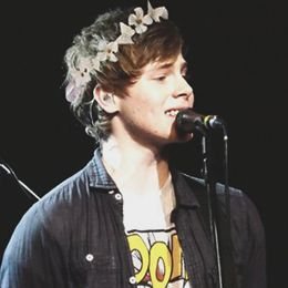 perfect5sospack's tweet photo. Luke Pack
Please like for saving
(and pls answer with vote tag)

#MTVHottest 5SOS https://t.co/zMg60nJb19