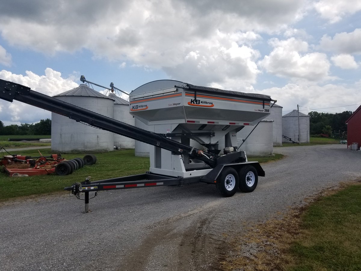 ogseedslinger's tweet photo. 2013 killbros 260 seedveyor. 5000 units on new conveyor 2 different spouts. One for for bulk fill one for induvidual boxes. In great shape. $11500. Retweets welcomed https://t.co/q5oHCnH9ao