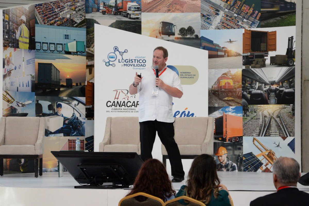 startupmexico's tweet photo. Ayer nuestro shark, @mdantus, participó en el Foro Logístico del Transporte 2019 en #León.

El evento se enfocó en fortalecer sinergias e innovar en las soluciones logísticas para generar resultados en temas de seguridad, vialidad y todos aquellos relacionados al sector. https://t.co/vyZ6UDta3q