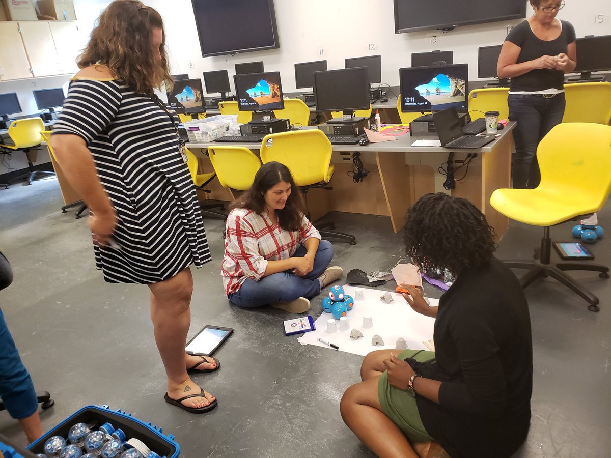 BDowd18's tweet photo. Storyboarding with robotics #TroyTechCamp19 https://t.co/ALa2FYmKPP