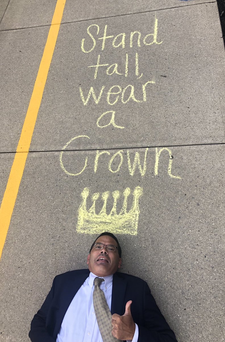 Gotta love it in Madeira when you show up on the first day and somebody’s come up with a great idea!  Positive messages popping up at all the buildings! #MadeiraChalkBandits