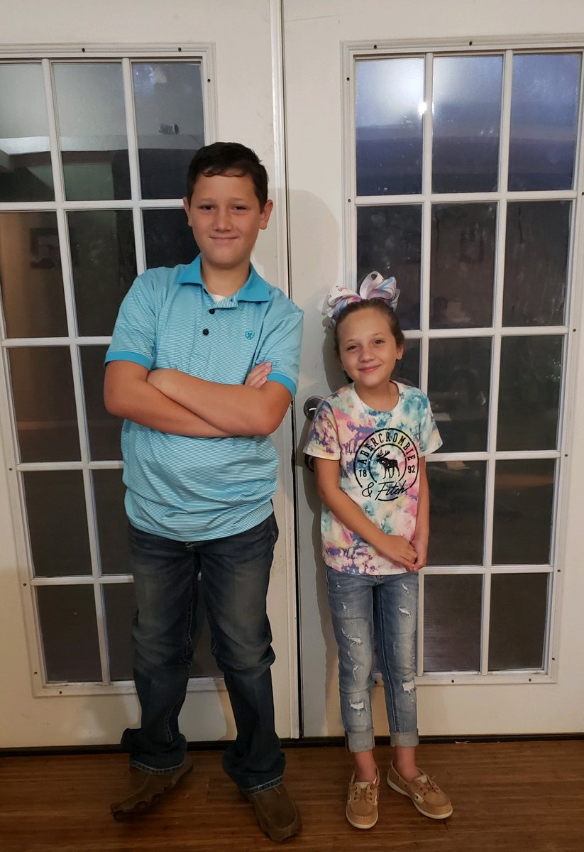allen_wellsjr's tweet photo. My 6th and 3rd graders.
#weeseered #itsagreatdaytobeawildcat #sisd
#teachhard #learnhard. https://t.co/7badTkqyts