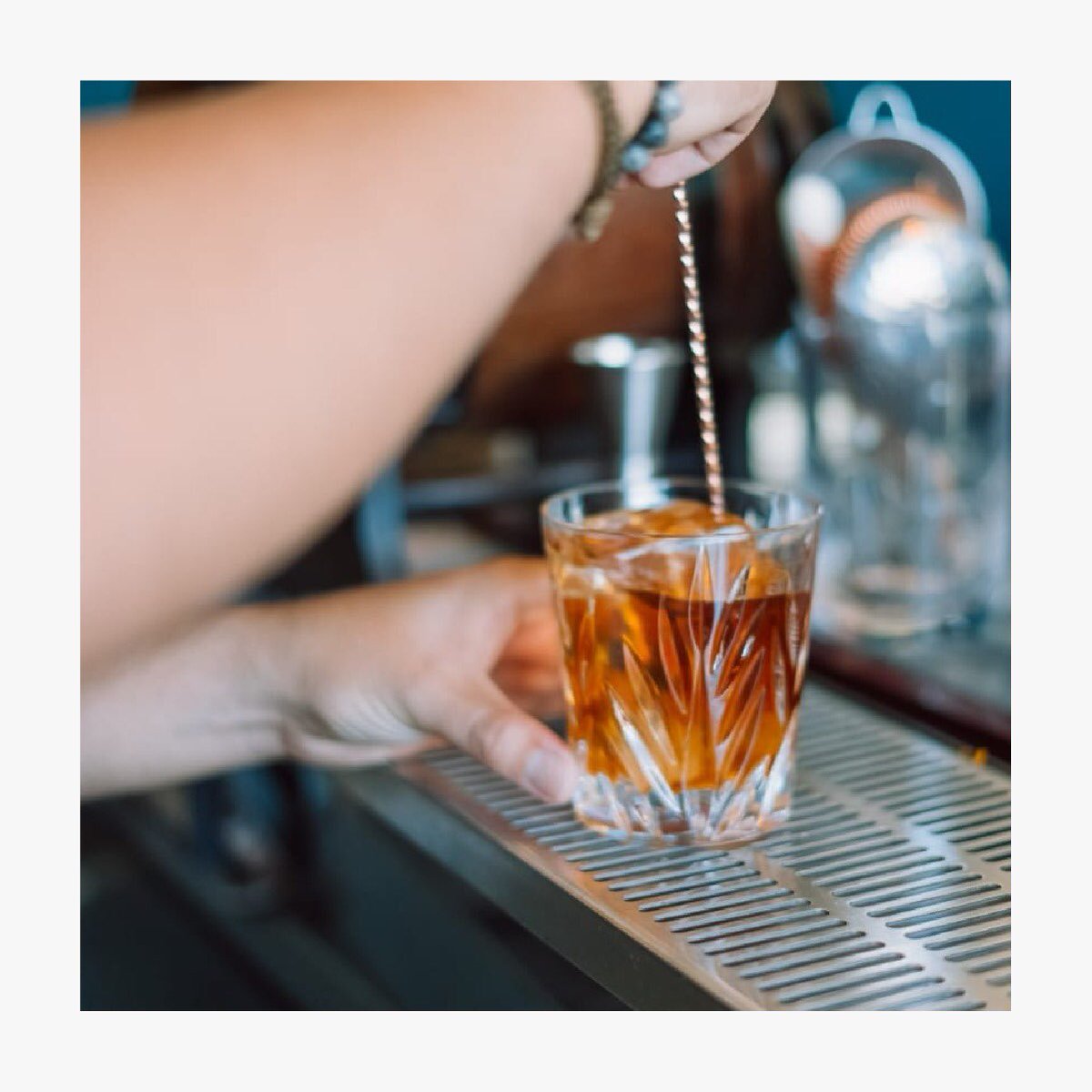 UP_RRPP's tweet photo. El jueves pasado estuvimos en el lanzamiento de la Reserva 2019 de @RonZacapaSA y junto a @lorenamasterblender experimentamos una mesa sensorial de Reserva limitada. 🥃👏🏻
#Eventos #RonZacapa #Reserva2019 #RRPP #RelacionesPúblicas #GuatemalaCity #InstaGuate https://t.co/x1vQOn5188