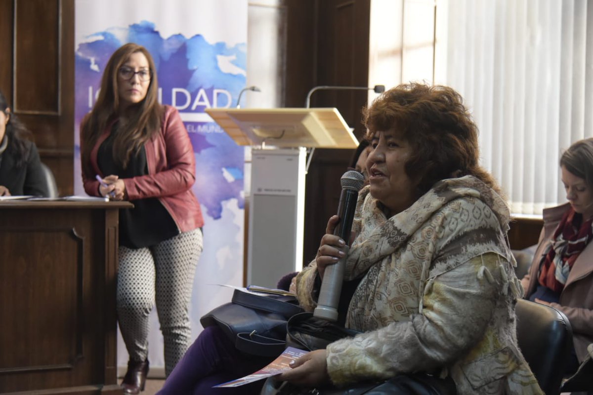 UNFPABolivia's tweet photo. Griselda Sillerico de @UMSABolivia va iniciar una investigación sobre #DSDR con nuestro apoyo para que sea parte de una política universitaria #DSDR #SSyR #DSyR #SaludSexual #Derechoadecidir #universidades @CIESBolivia @MinSaludBolivia @PLan_Bolivia #ElPoderDeDecidir https://t.co/kbsSCkyd2a