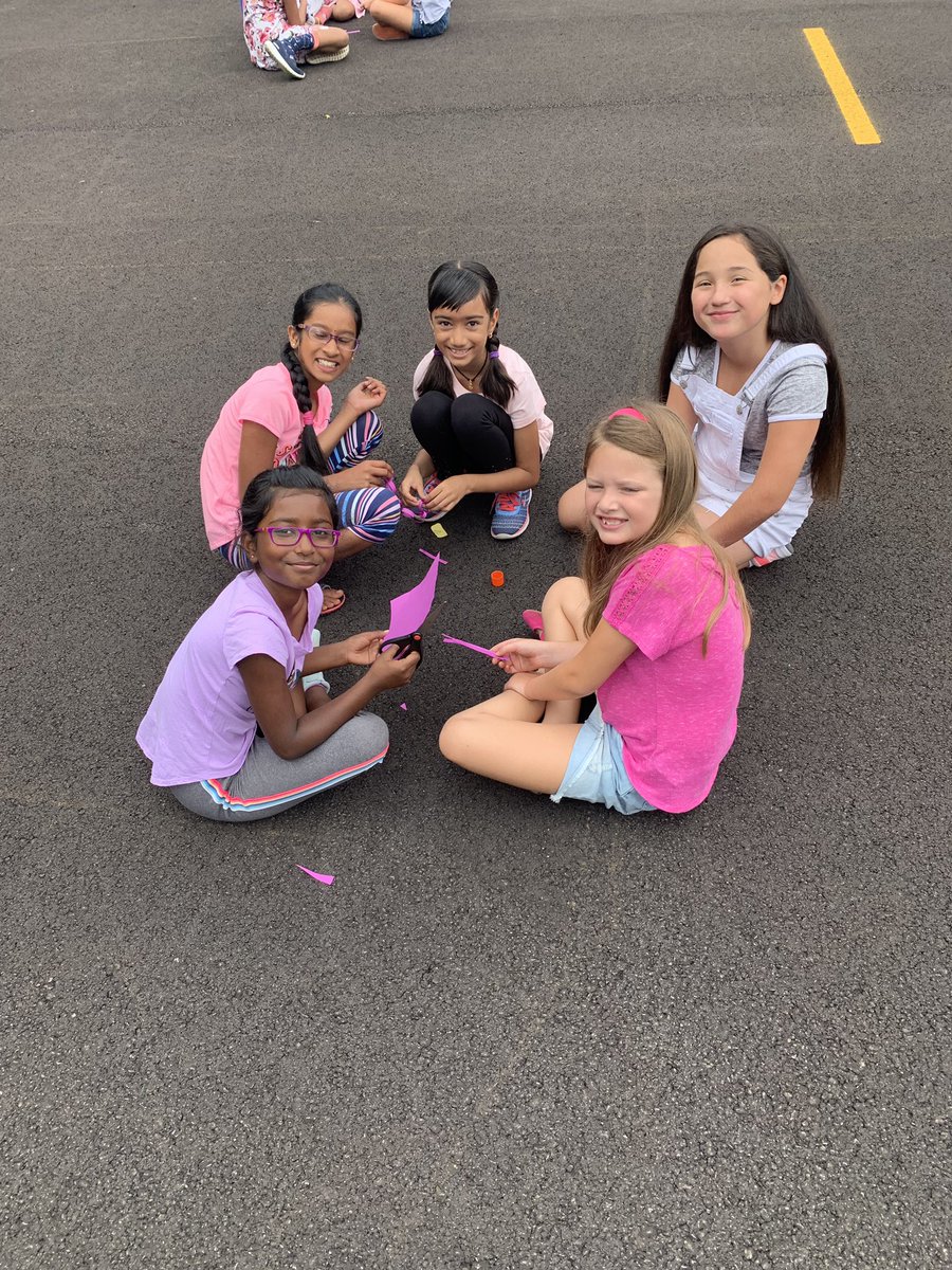 Team building activities on the first day of school! Great job, 4th graders! Who will create the longest chain?? #shareourstory #symmeselem