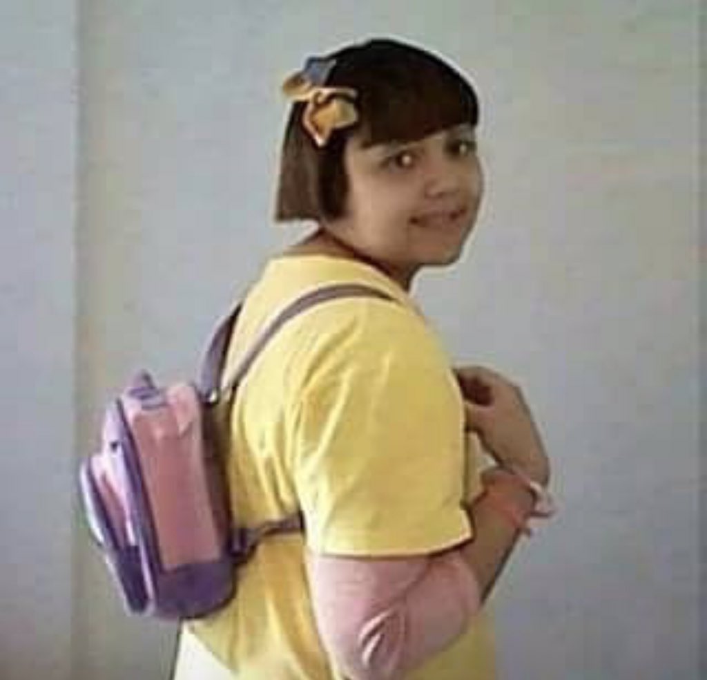 peusaantos's tweet photo. eu passando na fila do cinema com a minha mochila cheia de comida q eu comprei na americanas: https://t.co/XYFxNdoAFZ