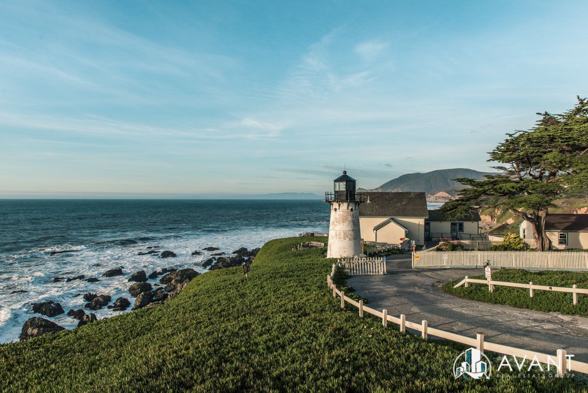 AvantSF's tweet photo. Come explore San Mateo County with Avant Real Estate Group! The Point Montara Lighthouse is still fully functional and host to a well-maintained hostel! 415.935.3410 | info@avantsf.com | Lic. 01953438 #SanMateo #California #Montara #City #Photography #RealEstate #AvantSF https://t.co/ohkyZ3kBjF
