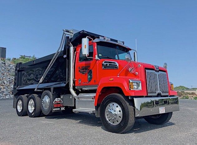 WeKnowTrucks's tweet photo. A new 2019 tri-axle @WstrnStarTrucks #4700SF for D Murgo Trucking #CustomerSuccess #trucking https://t.co/Z7XkchqEaO