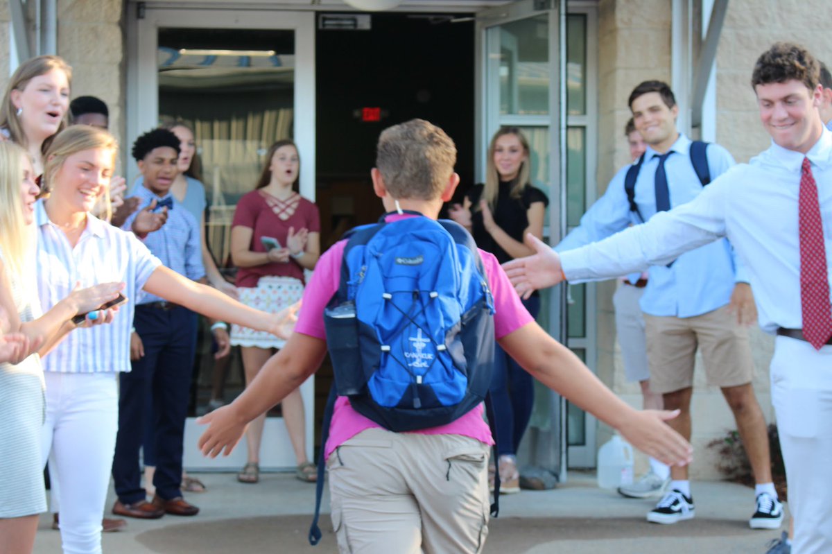 lrcawarriors's tweet photo. Here we go! Class of 2020 welcoming all of our students to the first day of school! #LRCAfirstday https://t.co/anAWO9Pqpm