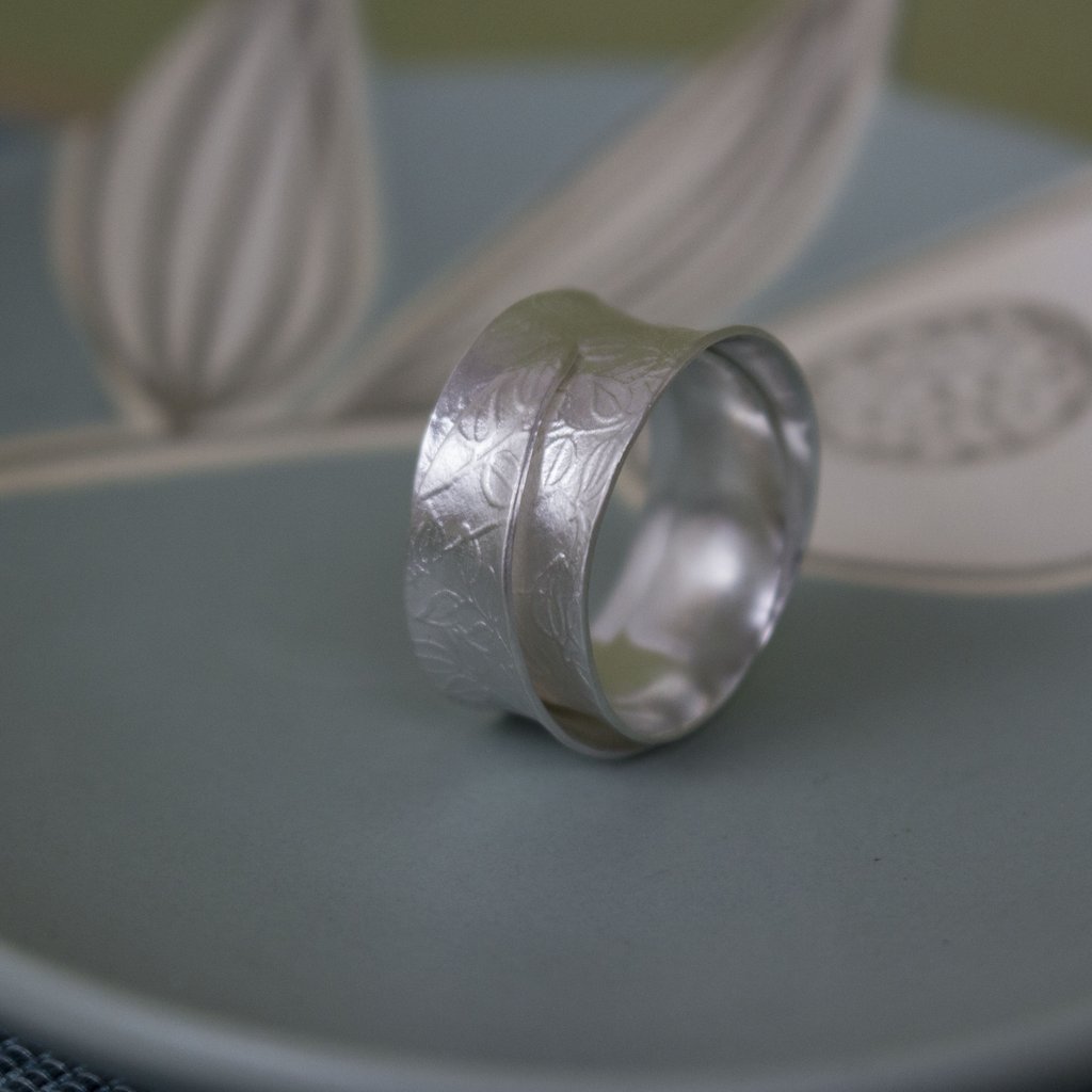 CraftLeeds's tweet photo. Lots of deliveries today with a lovely visit from ceramicist #tracyford with her collection of #ceramics @jotinley #silver #rings #heleneastham #kilnformed #sculptural #glassvessels &amp; #rebeccacallis #porcelain Find your perfect #handmade #gift here in #leeds #yorkshire today! https://t.co/zd3u16hnEU
