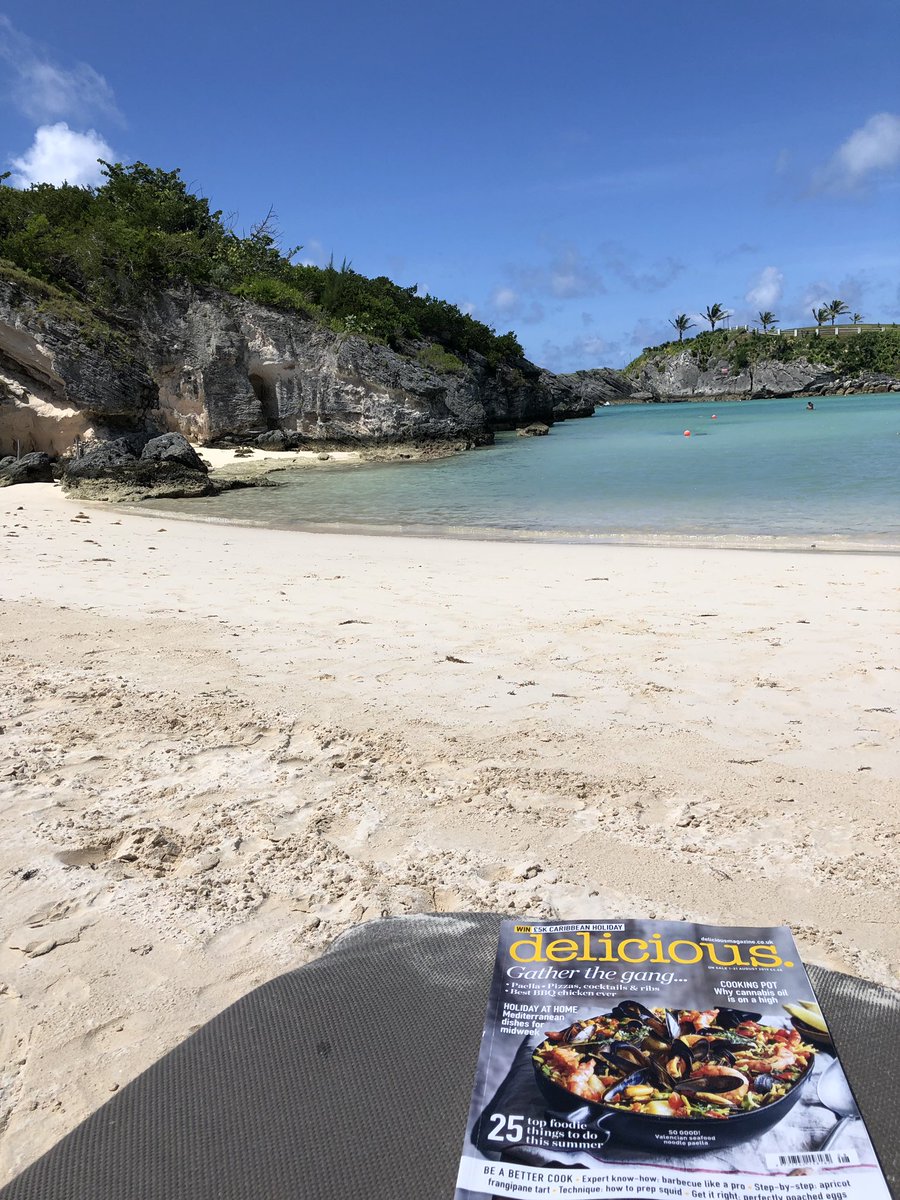 pedro_pete11's tweet photo. @deliciousmag #deliciousontour Bermuda beach reads https://t.co/GSKmrYfaqS