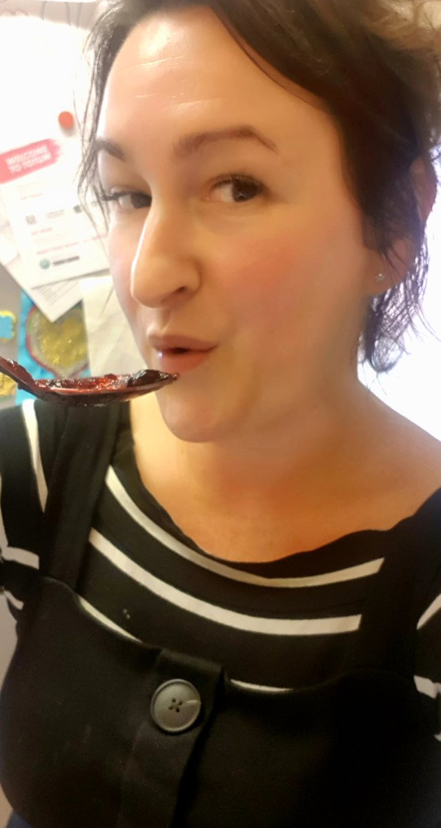Emma_Ellse's tweet photo. Launching my second 'side hustle' business, picking blackberrys and making jam with the kids, playing monopoly, answering emails, mopping the floor - not brushing hair or putting on makeup 😂

Life as a working master plate spinning mother! 

#likeaboss #summer #workingmum https://t.co/zLQiEbH3CW