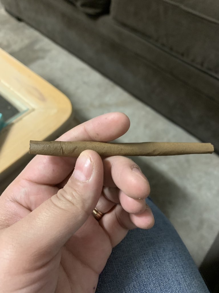 _grace_berry's tweet photo. @koalapuffss Good morning!  Blunt time!!! https://t.co/fMJhzeLvNv