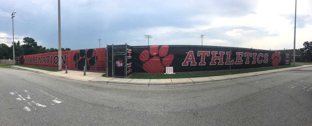 ProcalDecalGal's tweet photo. This tennis court windscreen is just what South Meck needed to welcome students back @SM_Sabres @sabresSAAC #Graphics #school #branding https://t.co/VKHyqA0pEf