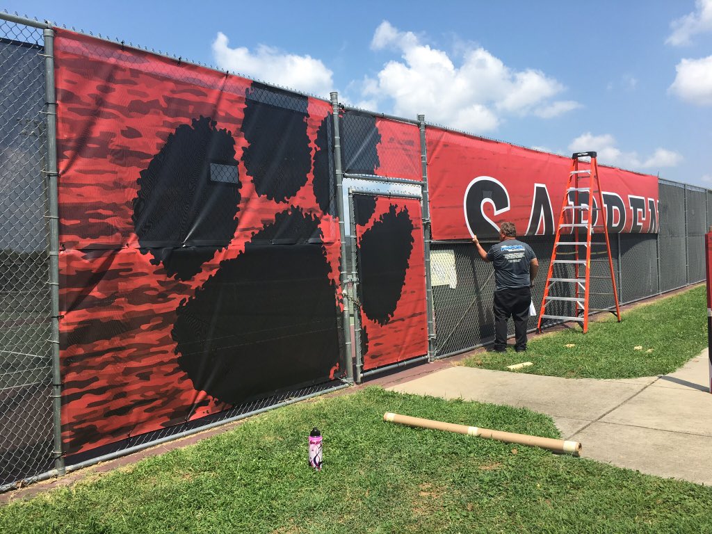 ProcalDecalGal's tweet photo. This tennis court windscreen is just what South Meck needed to welcome students back @SM_Sabres @sabresSAAC #Graphics #school #branding https://t.co/VKHyqA0pEf