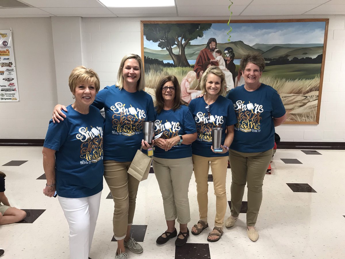 NorfolkCatholic's tweet photo. Back to School 2019! #ThisIsNC #smoreJesus #DiscoverTheLight! @SacredHeartNflk https://t.co/l87kimZOM0