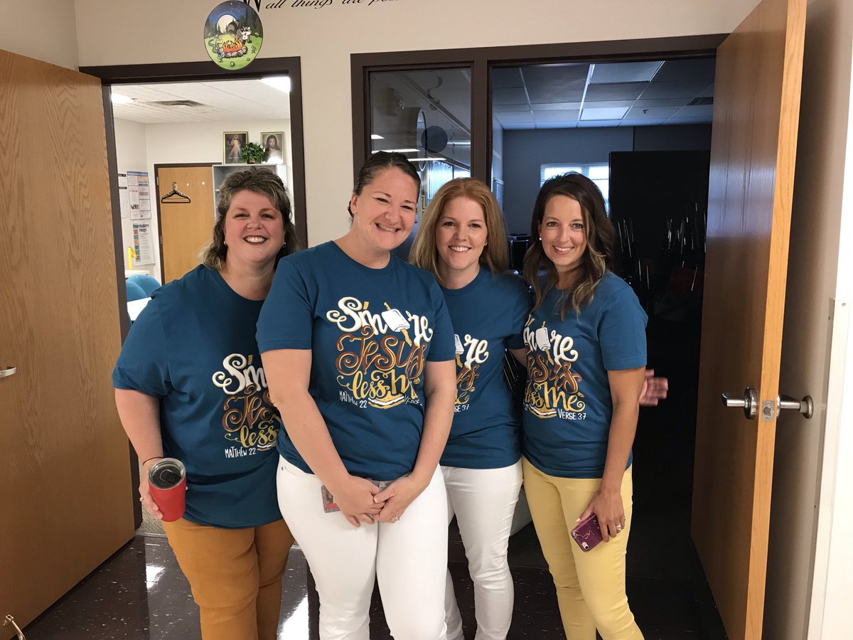 NorfolkCatholic's tweet photo. Back to School 2019! #ThisIsNC #smoreJesus #DiscoverTheLight! @SacredHeartNflk https://t.co/l87kimZOM0