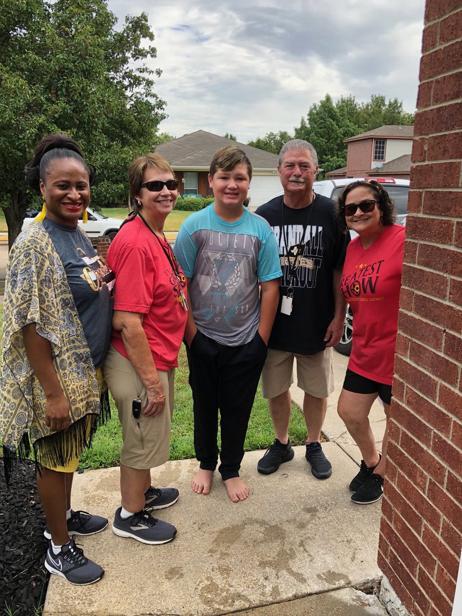 cheezyniecee's tweet photo. Home visits today super excited to meet our students #youbelongatcms!@cisd https://t.co/Jn2lG4XmFH