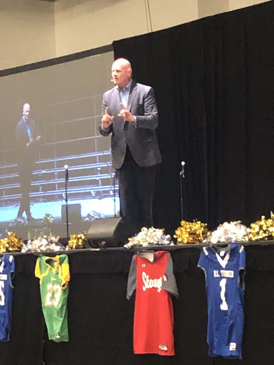 DlrMaggie's tweet photo. It's a #mindset, everyday you have a choice #BeEngaged @TuttDaggs #kickoff19 @CFBISD https://t.co/Qtta6C4mQs