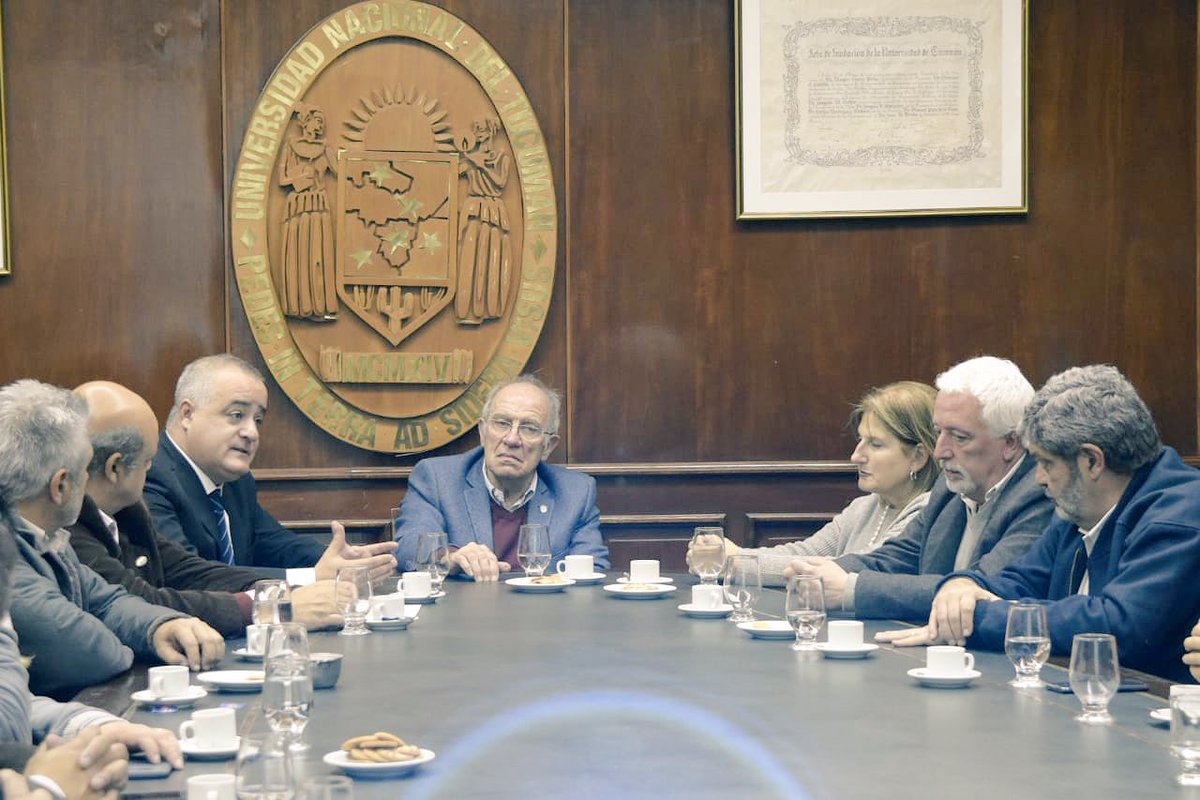 Agradecemos al rector de la UNT José García y a los decanos y titulares de cátedra la buena recepción que tuvo hoy nuestra propuesta del tren elevado. Nos comprometimos a trabajar en conjunto para avanzar en los detalles técnicos.