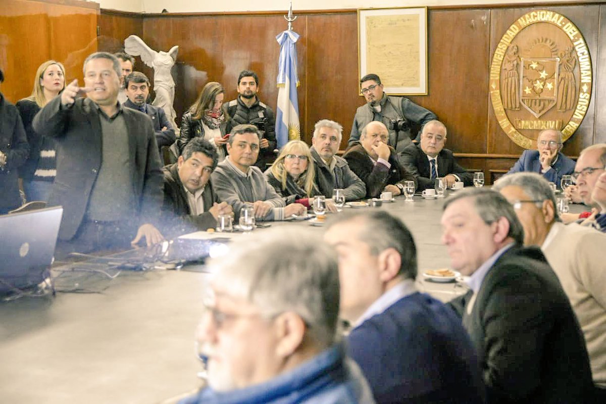 javier_noguera's tweet photo. Agradecemos al rector de la UNT José García y a los decanos y titulares de cátedra la buena recepción que tuvo hoy nuestra propuesta del tren elevado. Nos comprometimos a trabajar en conjunto para avanzar en los detalles técnicos. https://t.co/dqutWVBAwa