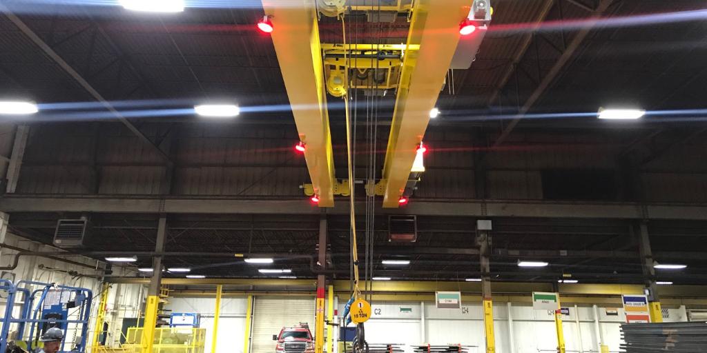 Expert_Crane's tweet photo. We are excited to announce our new safety spotlight on all our industrial overhead cranes! This light helps companies that use our overhead cranes to reduce accidents, allows a more precise positioning of the crane with a wireless remote operator, and more! https://t.co/ATrcg6gRAm