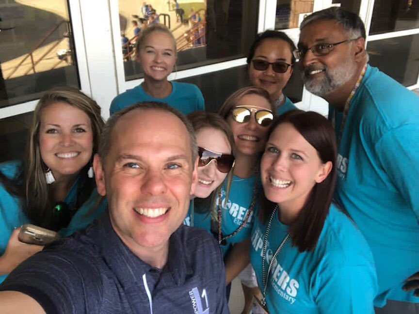 MrsReynoldsCrew's tweet photo. 5th Grade dream team has made it to convocation! @MGES510 @LexingtonOne #allmeansall https://t.co/lhVAJ8AaHC