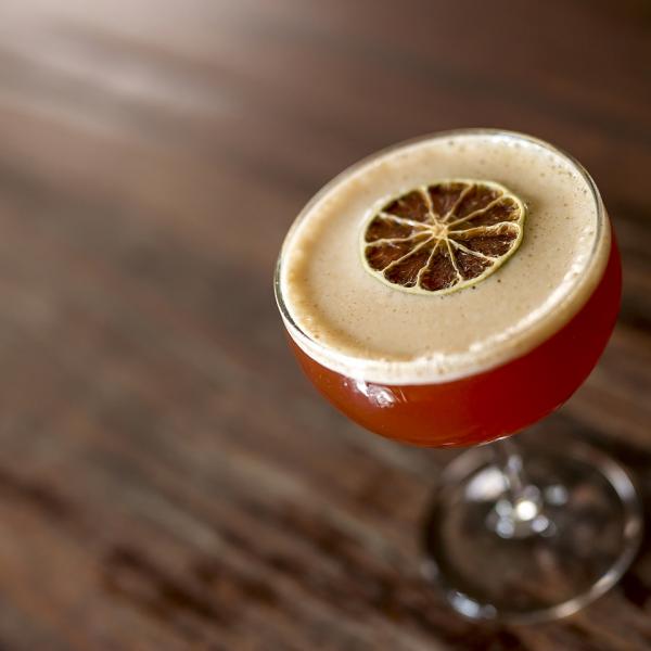 discover_PR's tweet photo. @_LoveCaribbean A9. Voted one of the #Top50bars in the world 4 years in a row, La Factoría in #OldSanJuan is an absolute must-visit for the #cocktail aficionado. Other fun bars in the metro area are Gallo Negro and The Mezzanine– &amp; there's a whole island to explore! #DiscoverPuertoRico 🍻🇵🇷 https://t.co/g9VkJ5OHOJ