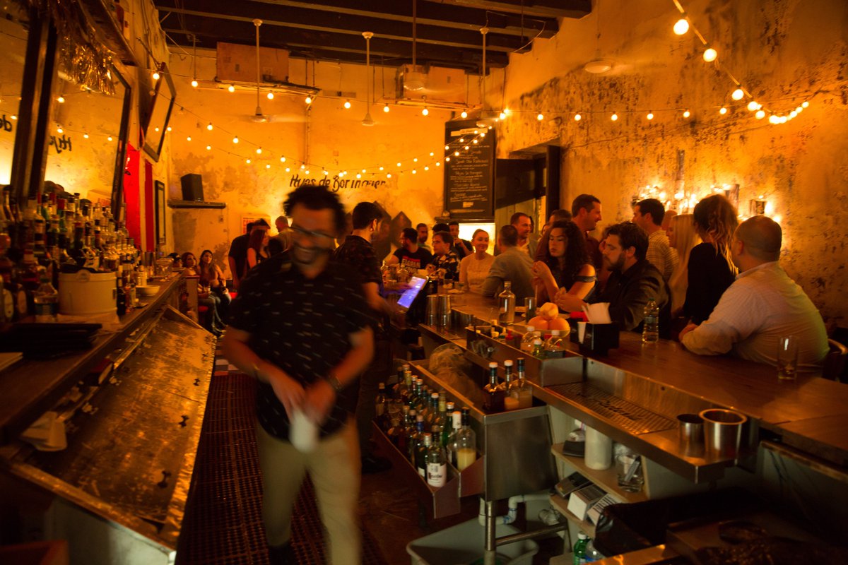 discover_PR's tweet photo. @_LoveCaribbean A9. Voted one of the #Top50bars in the world 4 years in a row, La Factoría in #OldSanJuan is an absolute must-visit for the #cocktail aficionado. Other fun bars in the metro area are Gallo Negro and The Mezzanine– &amp; there's a whole island to explore! #DiscoverPuertoRico 🍻🇵🇷 https://t.co/g9VkJ5OHOJ