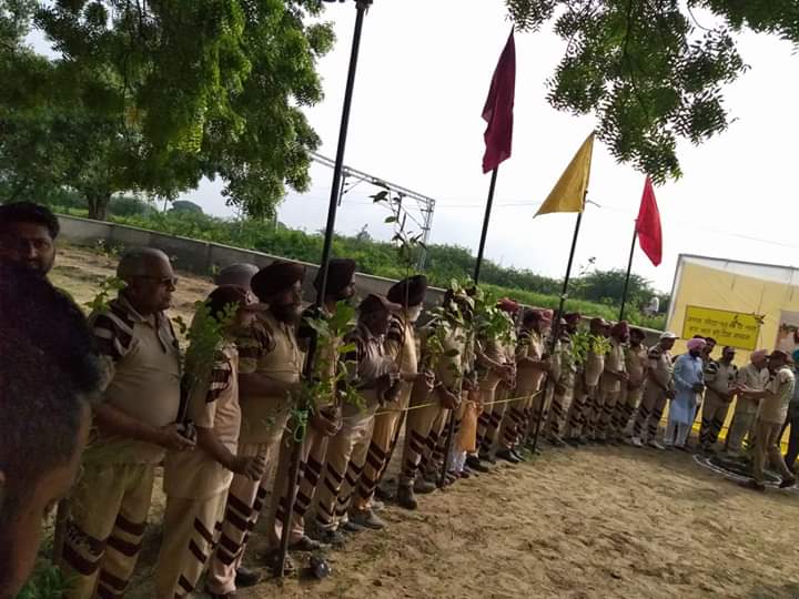 rjogabri's tweet photo. #TreePlantationWorldwide
mega tree plantation from volunteers https://t.co/BZ6hhNOBQi