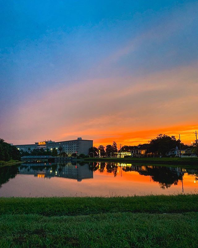 mohrtimmy's tweet photo. Sunrise views on a run #huMidCity https://t.co/LcrpUNvuTi https://t.co/xvzo89TPjN