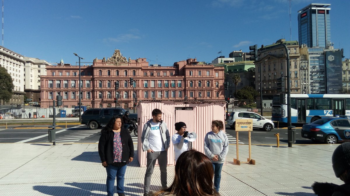 tino_algorta's tweet photo. #CasillaRosada

Los gobiernos cambian pero la realidad de los barrios populares no.
Vecinas de los barrios exigen cambios y participación. 
@TECHOarg acompaña y propone a los candidatos propuestas que podes ver acá: https://t.co/nIV3eNcHDZ 

#AsentamientosEnAgenda https://t.co/gTOdWZOMhX