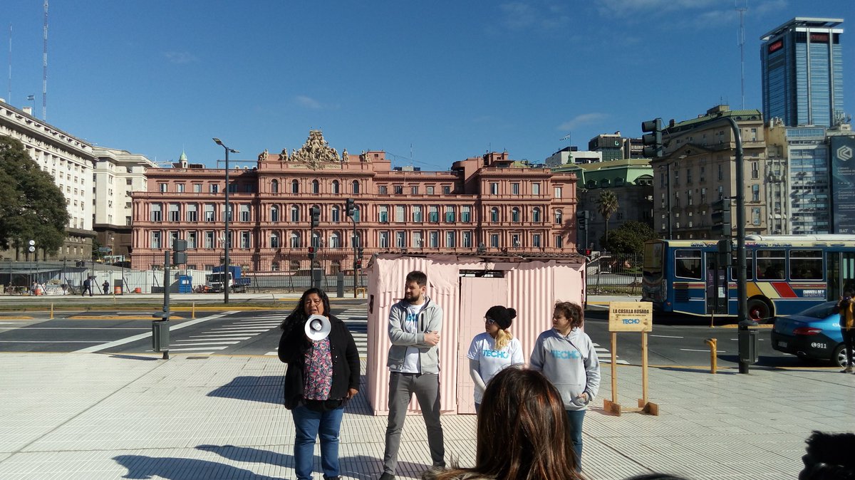 tino_algorta's tweet photo. #CasillaRosada

Los gobiernos cambian pero la realidad de los barrios populares no.
Vecinas de los barrios exigen cambios y participación. 
@TECHOarg acompaña y propone a los candidatos propuestas que podes ver acá: https://t.co/nIV3eNcHDZ 

#AsentamientosEnAgenda https://t.co/gTOdWZOMhX
