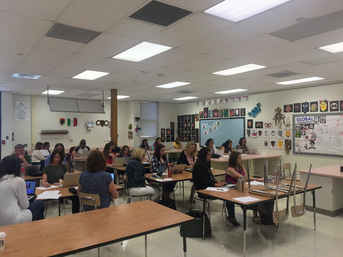 aliciaduell's tweet photo. “Website Design with Google Sites” led by the dynamic duo @rachel_kekstadt &amp; @RyannRivers @TarkingtonLMC #21MiniCon #21Learns https://t.co/uNFihVGHvo