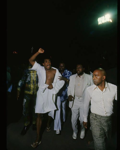 What do you think #Ali is yelling here? 🗣

Tell us in the comments below 👇🏾
.
#MuhammadAli #WhatIStandFor #WhatIFightFor #IAmTheGreatest #Heavyweight #BoxingChampion