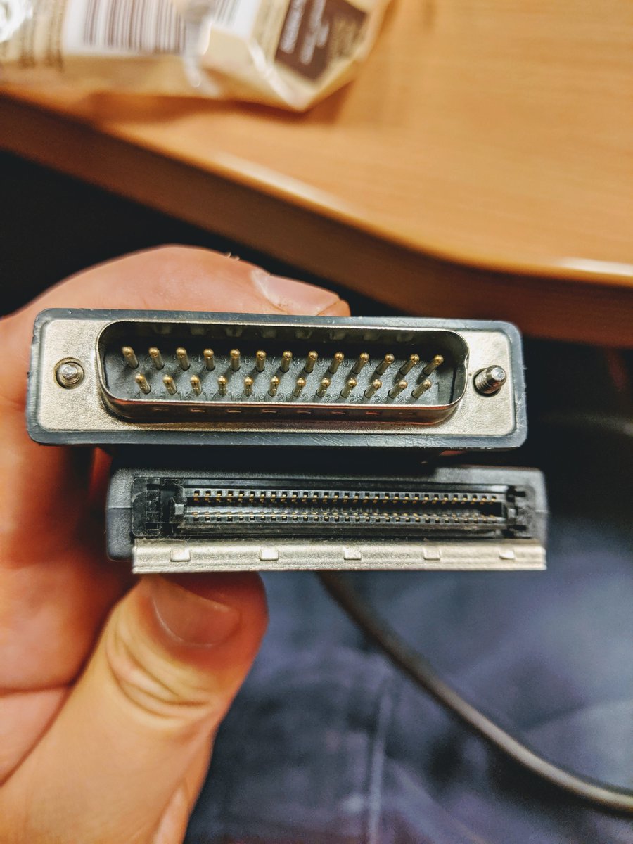 nvanderperren's tweet photo. snuisteren in SCSI-kabels en -connectoren voor #digitalrepaircafe @DigiPreserv https://t.co/xnEHdHZBfr