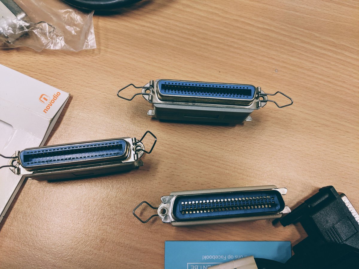 nvanderperren's tweet photo. snuisteren in SCSI-kabels en -connectoren voor #digitalrepaircafe @DigiPreserv https://t.co/xnEHdHZBfr