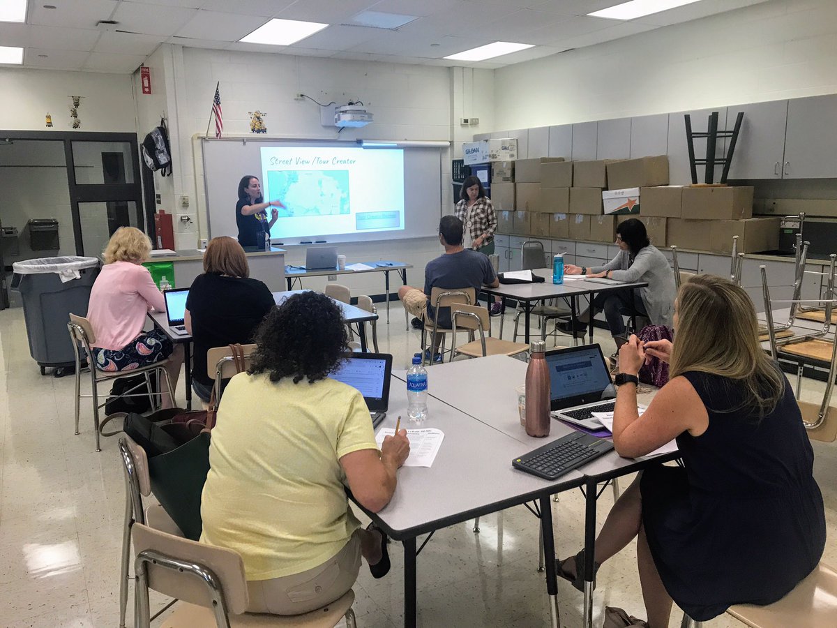 aliciaduell's tweet photo. “Using Technology to Connect Globally”, learning @GoogleForEdu Expedtions, Tour Builder, &amp; more! Facilitated by @ericashidle &amp; @tracycrowley77 #21MiniCon #21Learns https://t.co/w3uxl36Mp1
