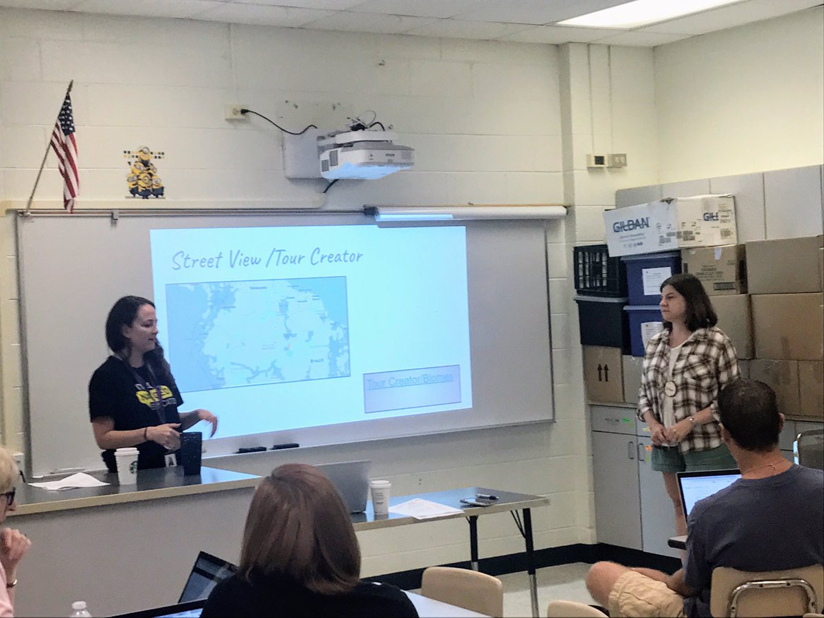 aliciaduell's tweet photo. “Using Technology to Connect Globally”, learning @GoogleForEdu Expedtions, Tour Builder, &amp; more! Facilitated by @ericashidle &amp; @tracycrowley77 #21MiniCon #21Learns https://t.co/w3uxl36Mp1