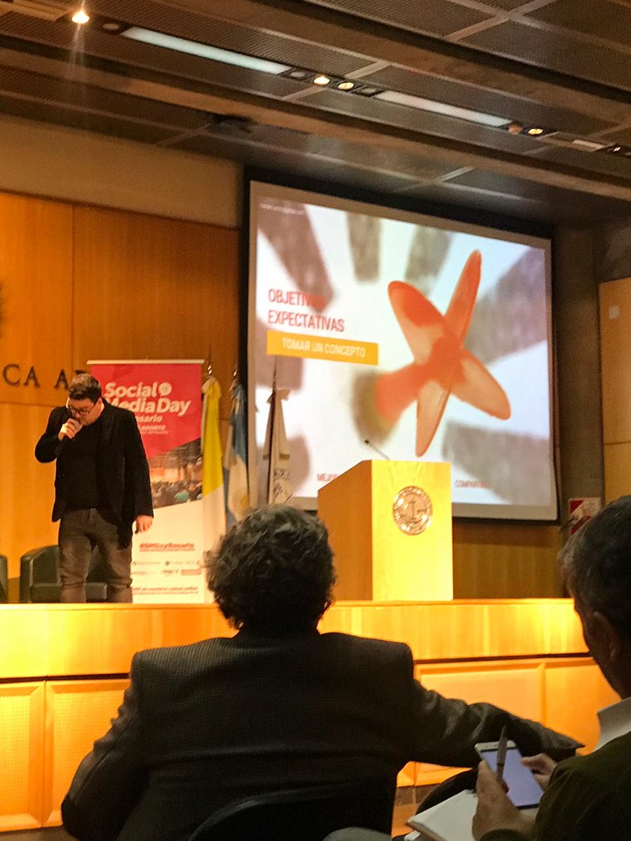 Continúa #SMDayRosario!
Llegó el turno de <a href="/marianoardito/">Mariano Ardito</a> "Ecosistemas digitales en campañas políticas"