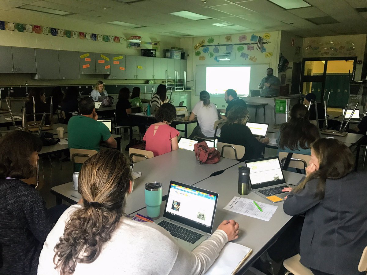aliciaduell's tweet photo. “Using Technology to Support SEL” with @CFabrikant88! How can we leverage technology to help students develop their social emotional capacity.? #21MiniCon #21Learns https://t.co/WBCpc3Rxox